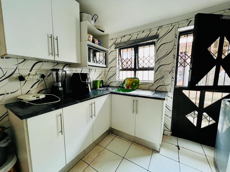 5 Bedroom Property for Sale in Umlazi KwaZulu-Natal