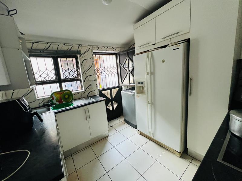 5 Bedroom Property for Sale in Umlazi KwaZulu-Natal