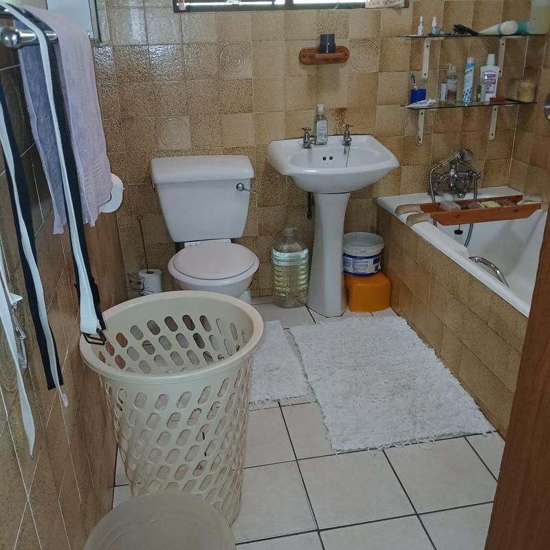 5 Bedroom Property for Sale in Montclair KwaZulu-Natal