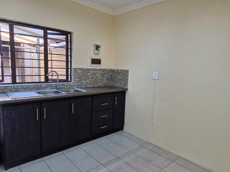 To Let 2 Bedroom Property for Rent in Silverglen KwaZulu-Natal