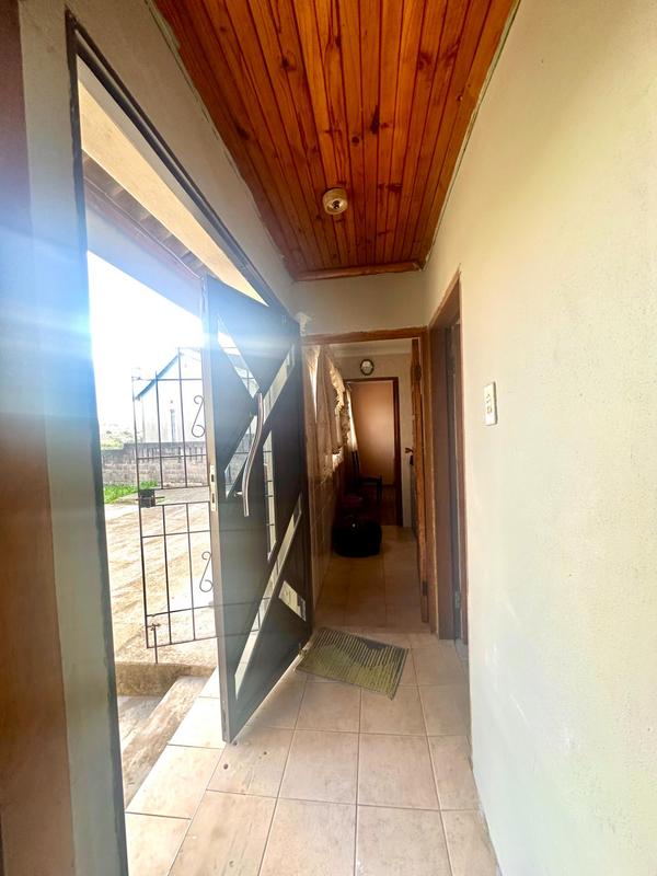 2 Bedroom Property for Sale in Umlazi KwaZulu-Natal