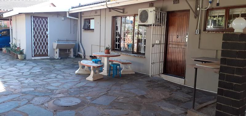 6 Bedroom Property for Sale in Kloof KwaZulu-Natal