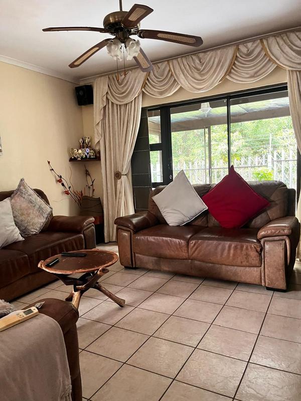 To Let 3 Bedroom Property for Rent in Manors KwaZulu-Natal