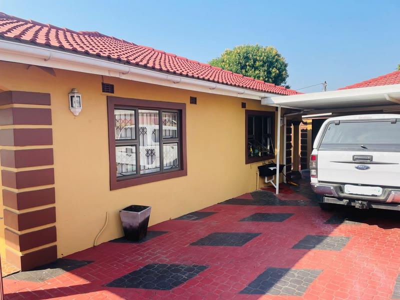 4 Bedroom Property for Sale in Kwamashu KwaZulu-Natal