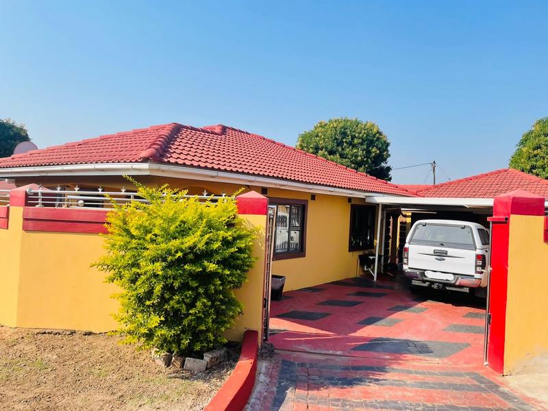 4 Bedroom Property for Sale in Kwamashu KwaZulu-Natal