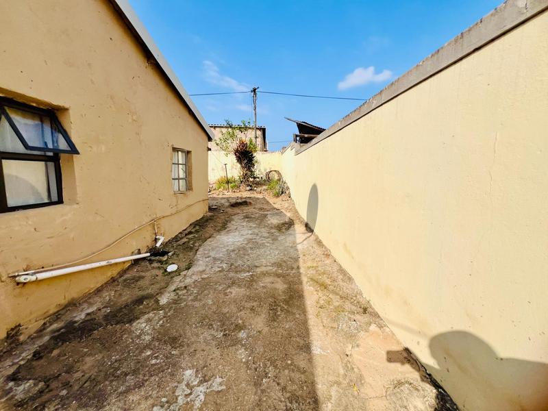 3 Bedroom Property for Sale in Kwamashu KwaZulu-Natal