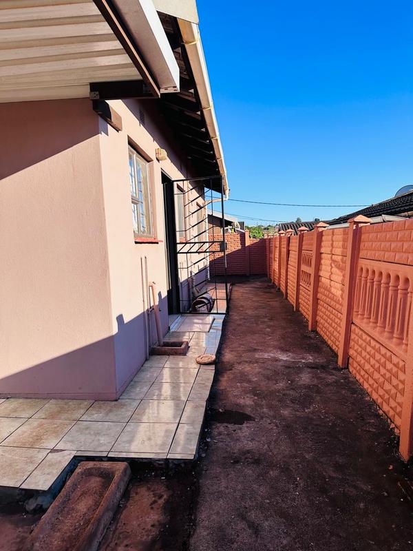 2 Bedroom Property for Sale in Empangeni Central KwaZulu-Natal