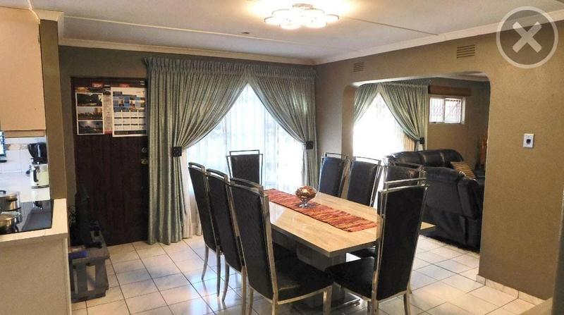 4 Bedroom Property for Sale in Montclair KwaZulu-Natal