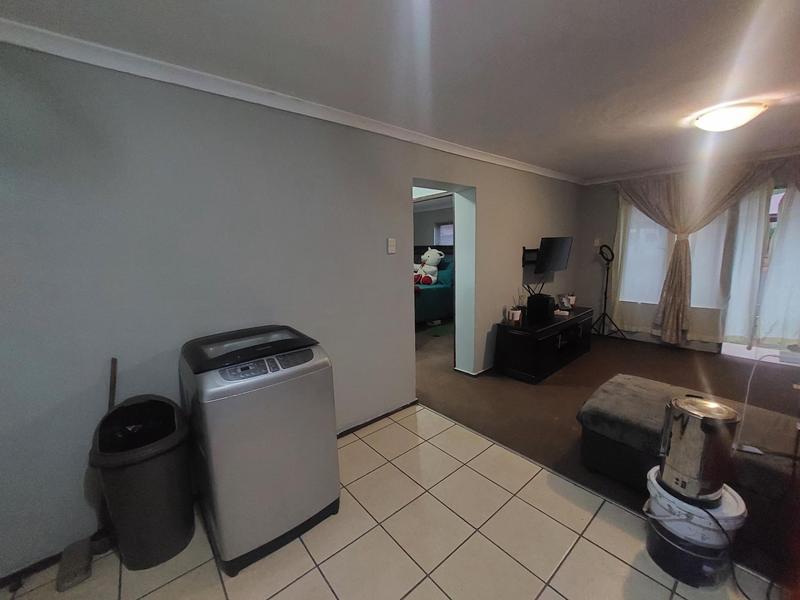 2 Bedroom Property for Sale in Montclair KwaZulu-Natal