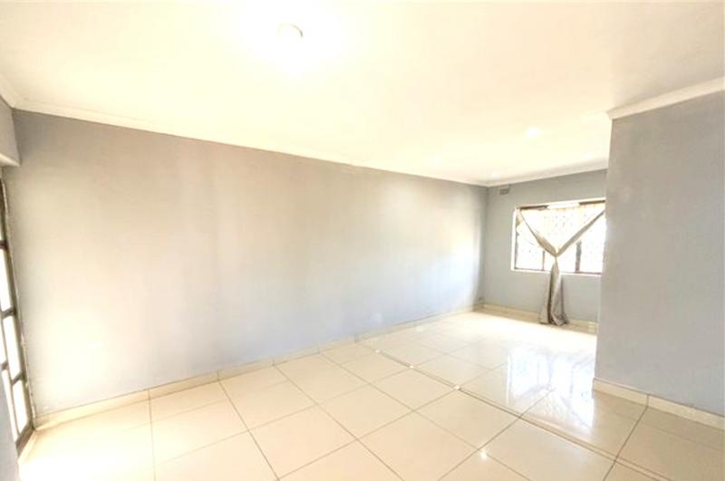 3 Bedroom Property for Sale in Ntuzuma KwaZulu-Natal