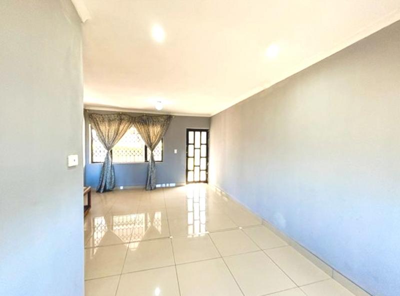 3 Bedroom Property for Sale in Ntuzuma KwaZulu-Natal