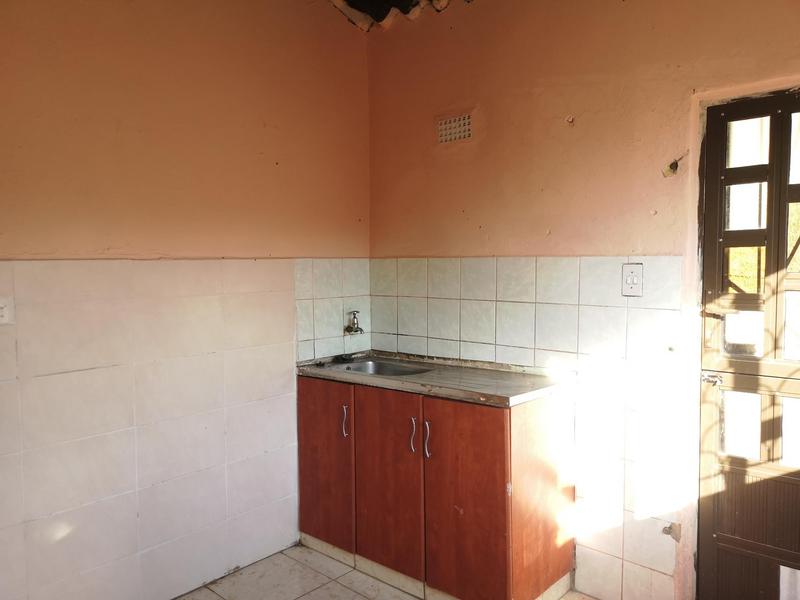 To Let 2 Bedroom Property for Rent in Umlazi KwaZulu-Natal