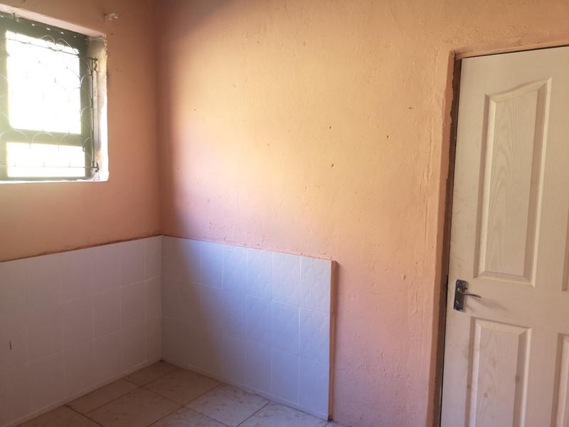 To Let 2 Bedroom Property for Rent in Umlazi KwaZulu-Natal