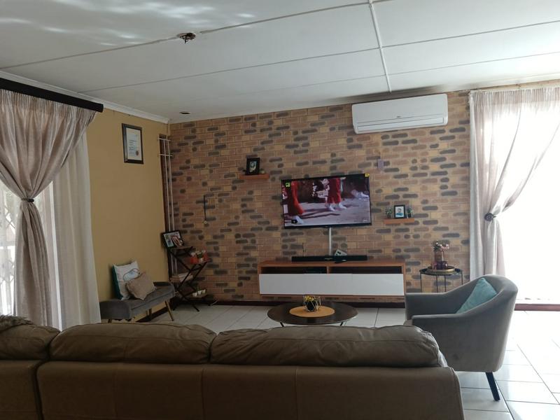 3 Bedroom Property for Sale in Woodhaven KwaZulu-Natal