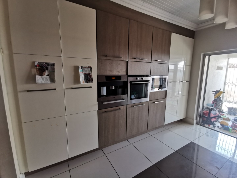5 Bedroom Property for Sale in Chroompark Limpopo
