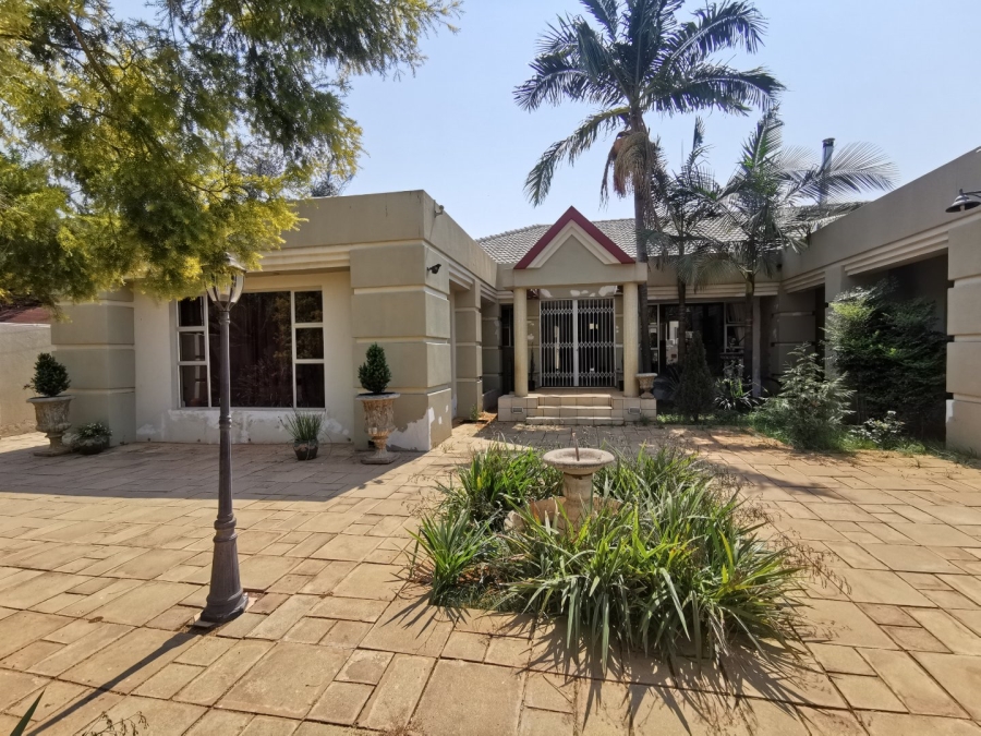 5 Bedroom Property for Sale in Chroompark Limpopo