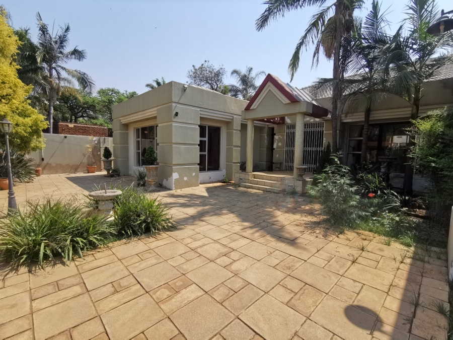 5 Bedroom Property for Sale in Chroompark Limpopo