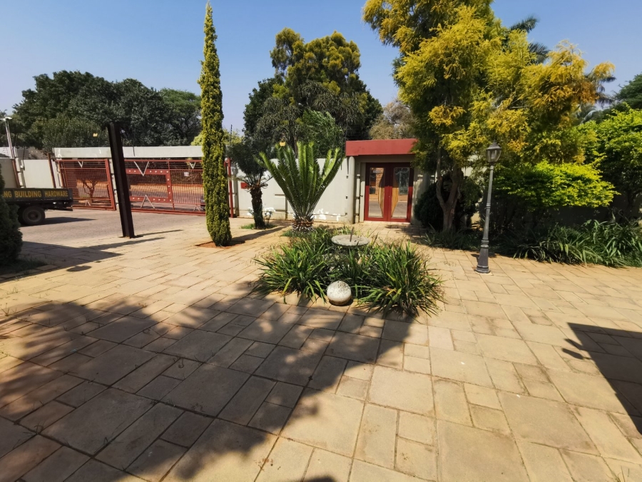 5 Bedroom Property for Sale in Chroompark Limpopo