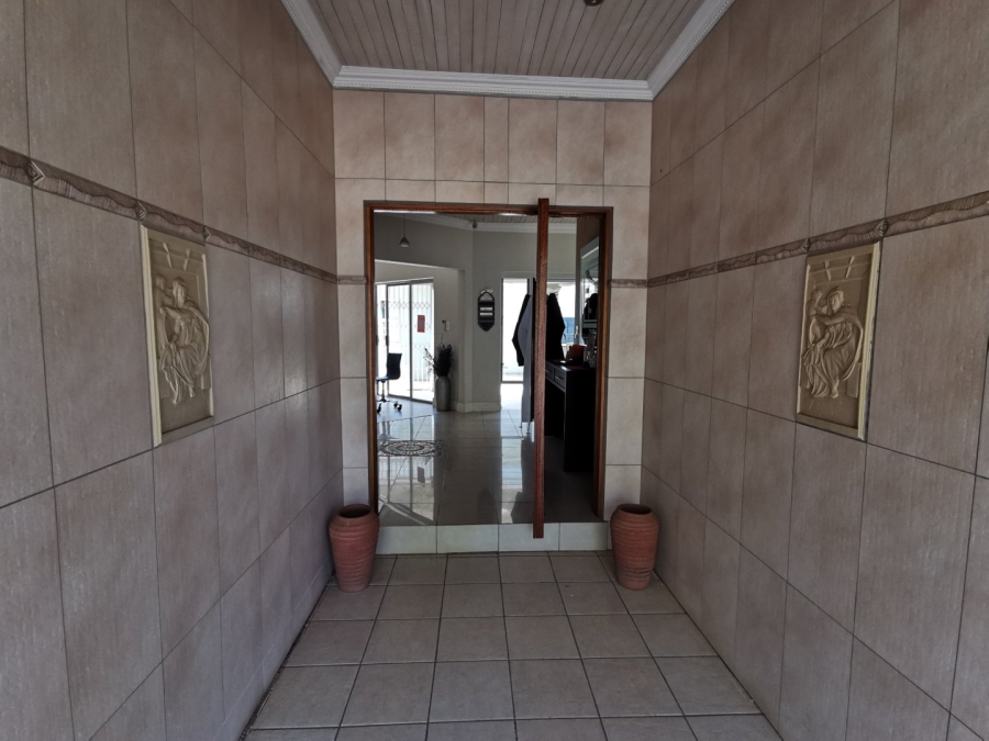 5 Bedroom Property for Sale in Chroompark Limpopo