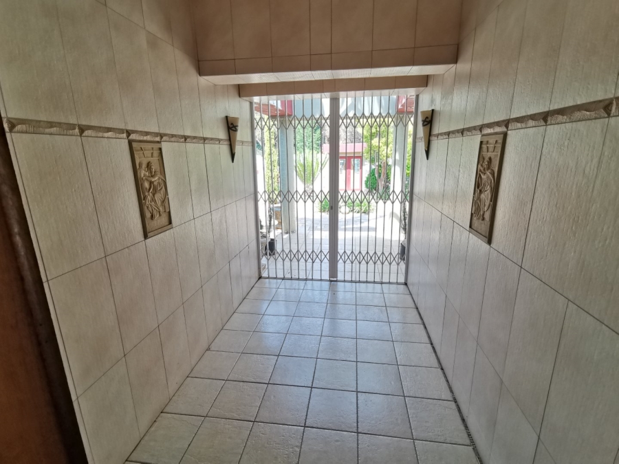 5 Bedroom Property for Sale in Chroompark Limpopo