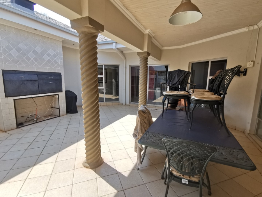 5 Bedroom Property for Sale in Chroompark Limpopo