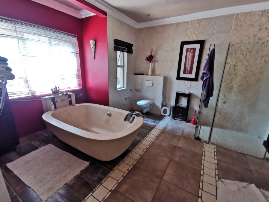 5 Bedroom Property for Sale in Chroompark Limpopo