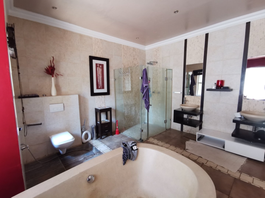 5 Bedroom Property for Sale in Chroompark Limpopo