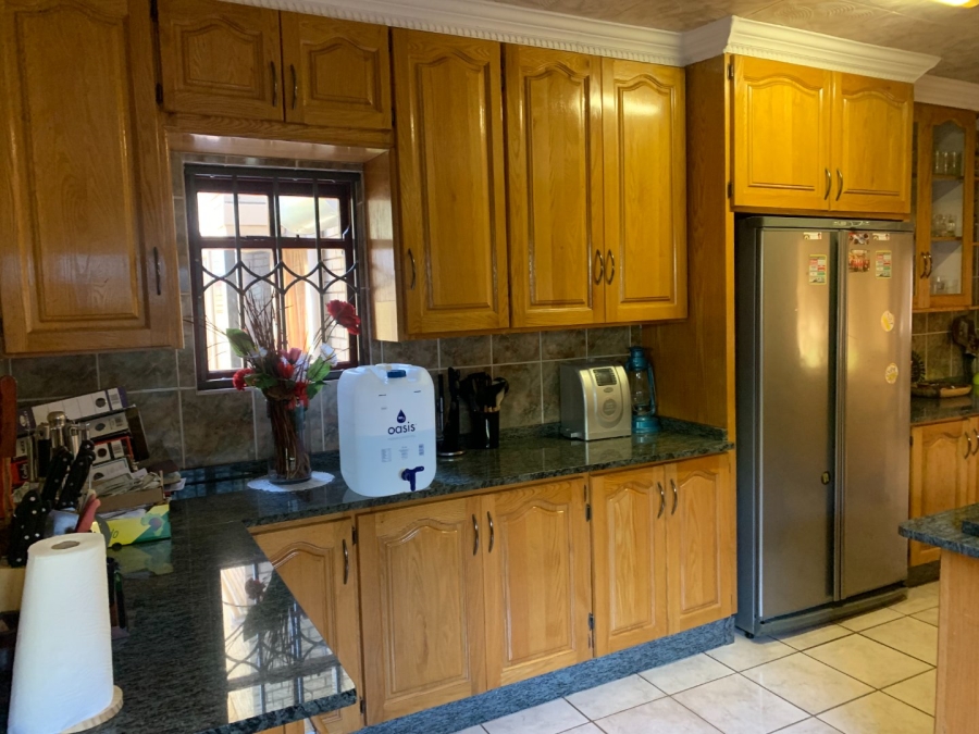 5 Bedroom Property for Sale in Aquapark Limpopo