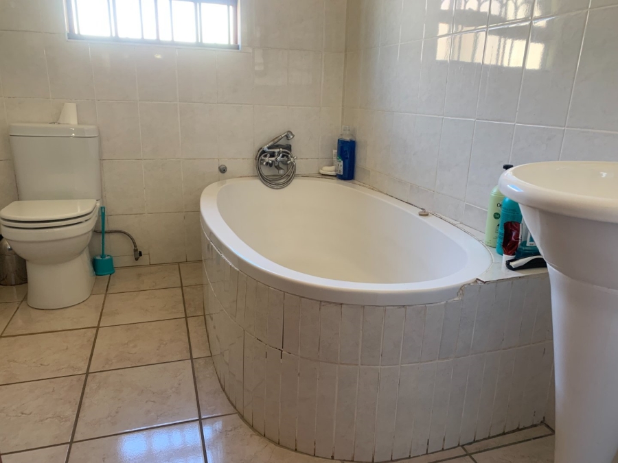 5 Bedroom Property for Sale in Aquapark Limpopo
