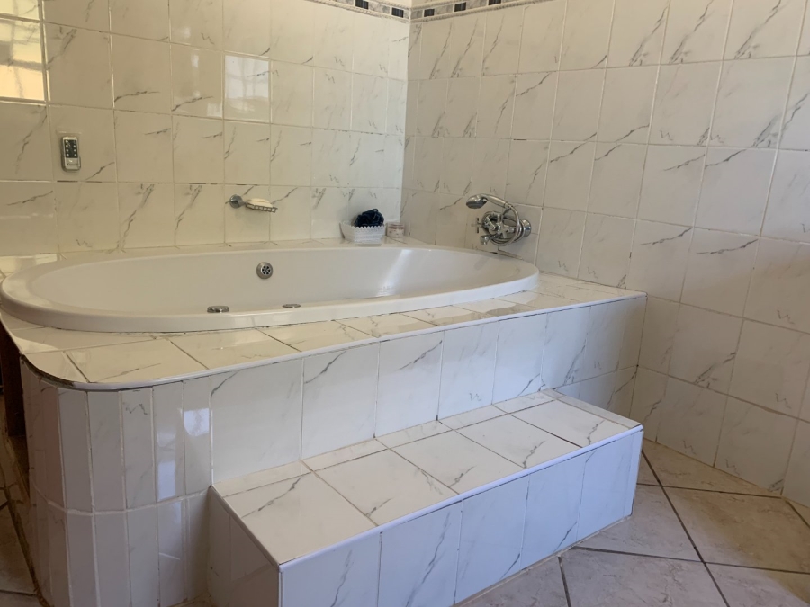 5 Bedroom Property for Sale in Aquapark Limpopo