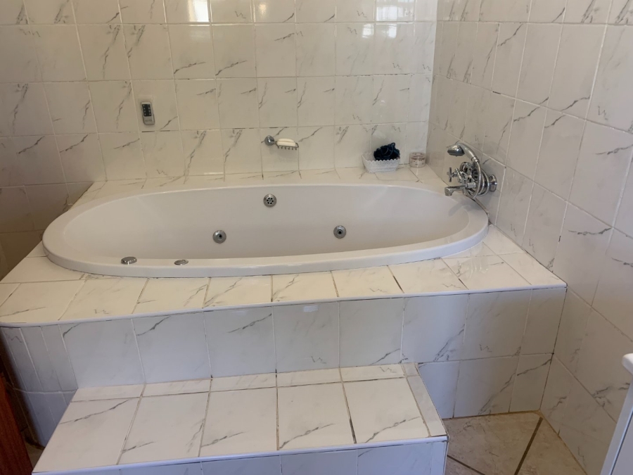 5 Bedroom Property for Sale in Aquapark Limpopo