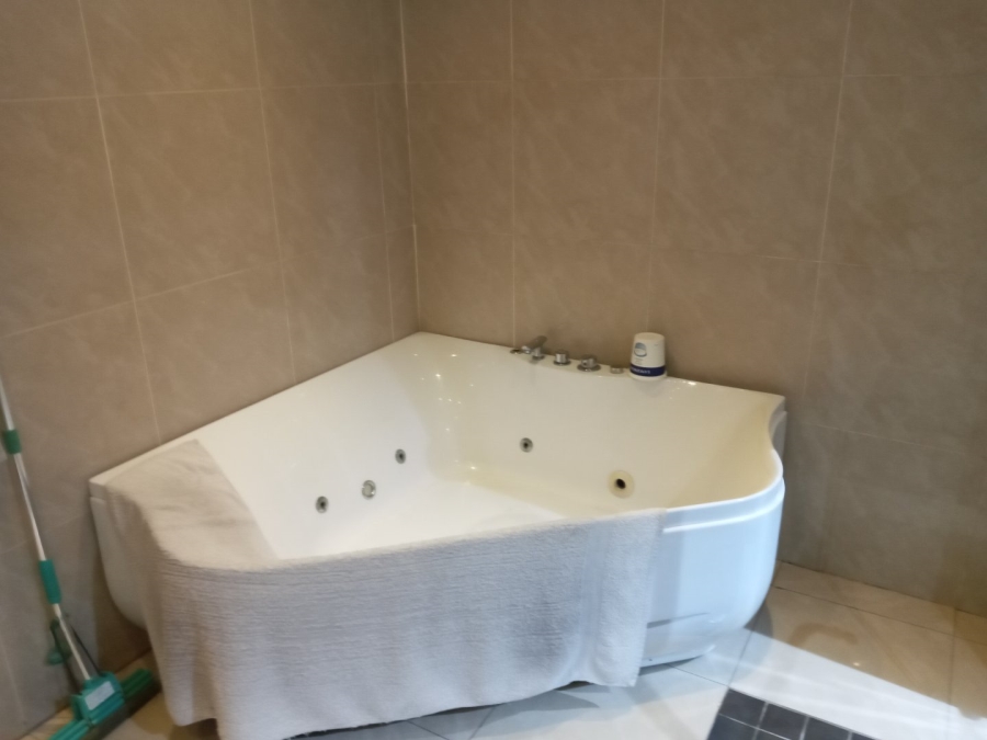 6 Bedroom Property for Sale in Aquapark Limpopo