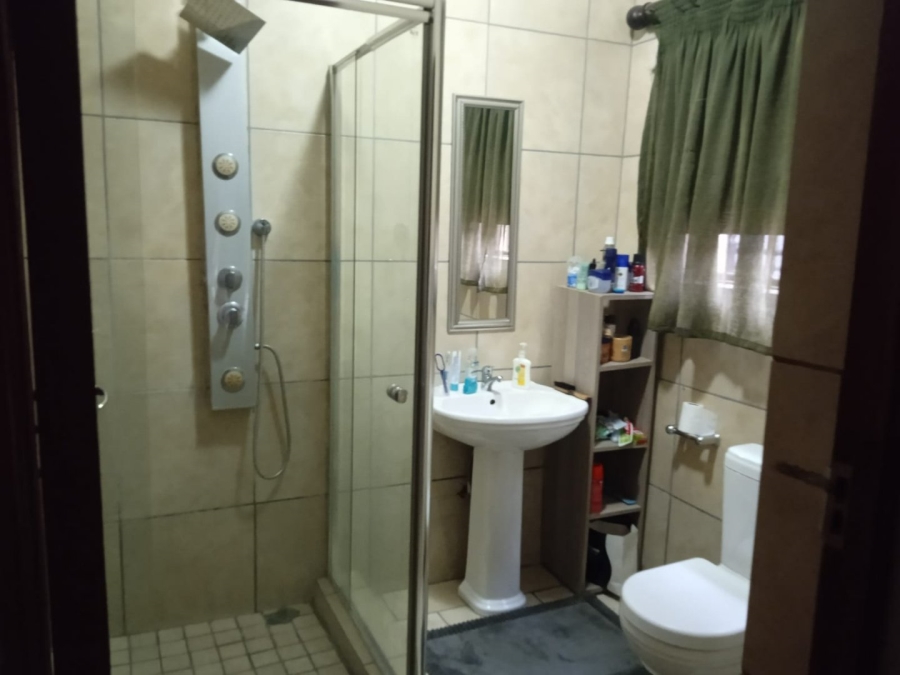 5 Bedroom Property for Sale in Aquapark Limpopo