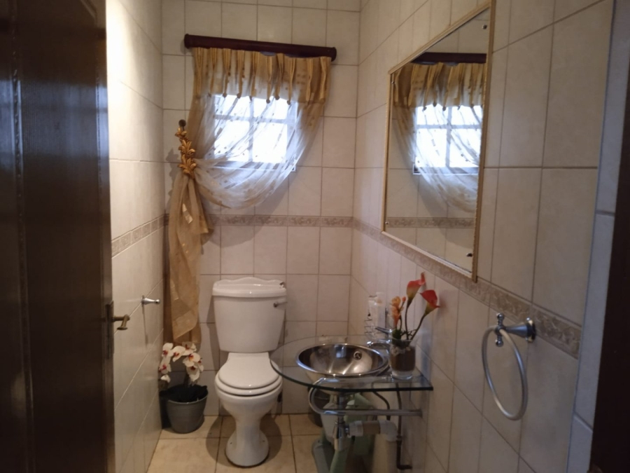 5 Bedroom Property for Sale in Aquapark Limpopo