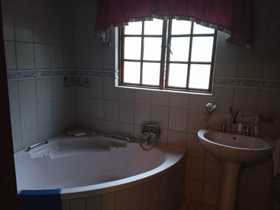 5 Bedroom Property for Sale in Aquapark Limpopo