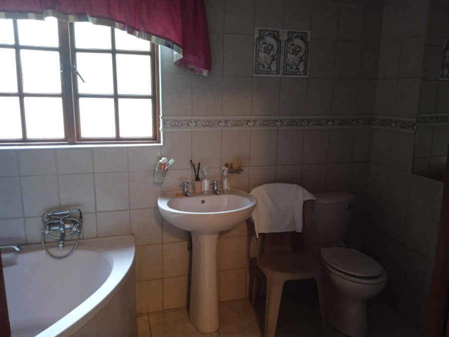 5 Bedroom Property for Sale in Aquapark Limpopo