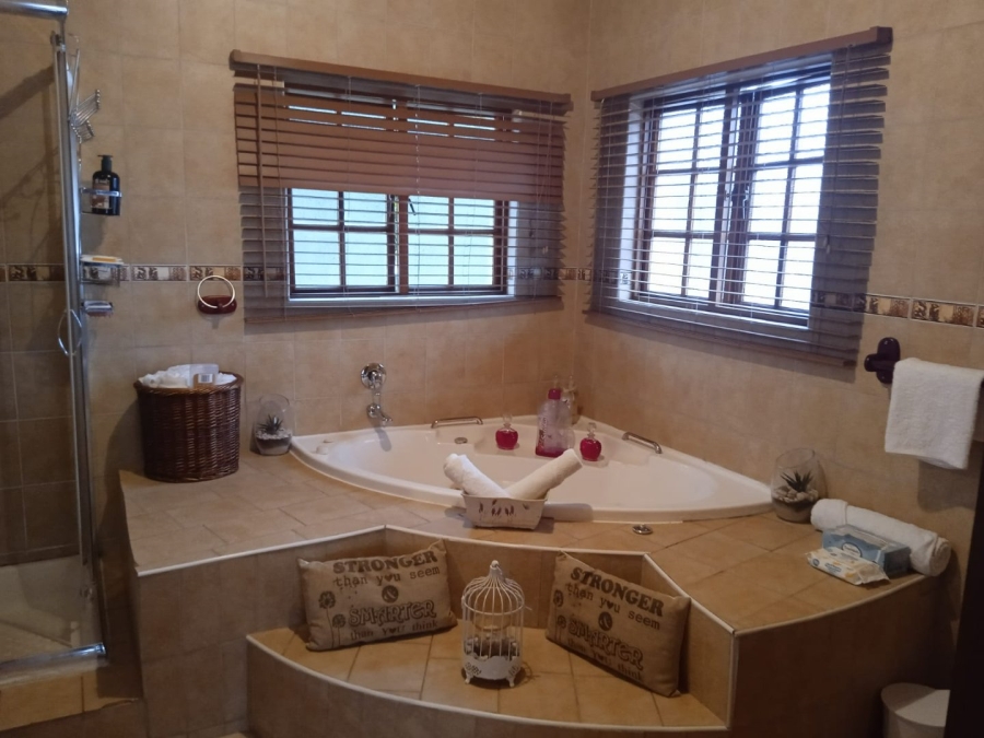 5 Bedroom Property for Sale in Aquapark Limpopo