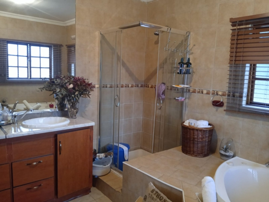 5 Bedroom Property for Sale in Aquapark Limpopo