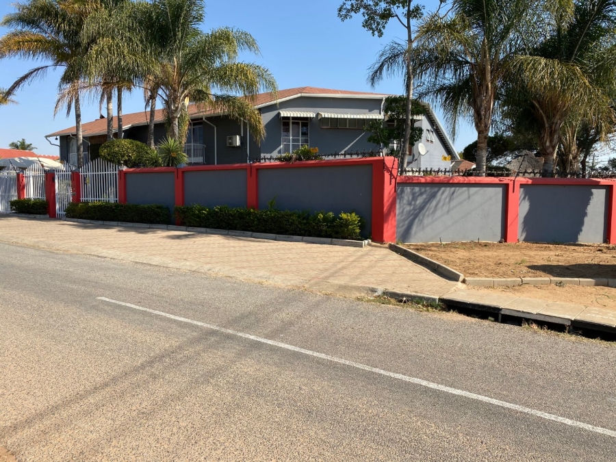 5 Bedroom Property for Sale in Nirvana Limpopo