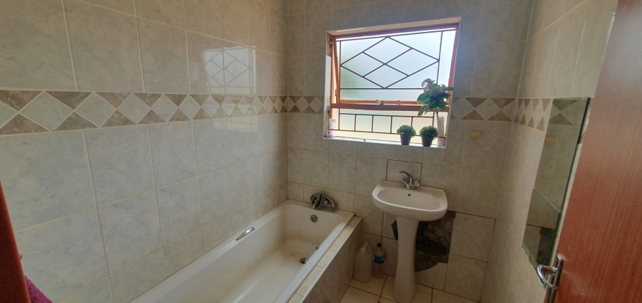 6 Bedroom Property for Sale in Flora Park Limpopo