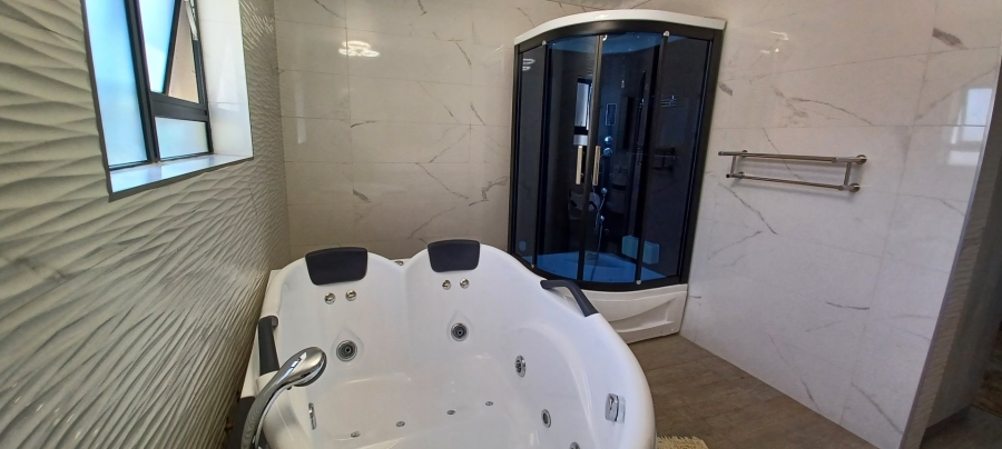 5 Bedroom Property for Sale in Eagles Crest Limpopo