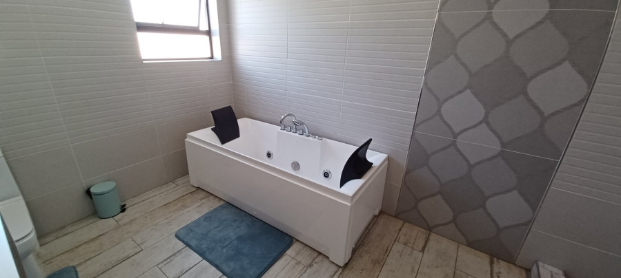 5 Bedroom Property for Sale in Eagles Crest Limpopo