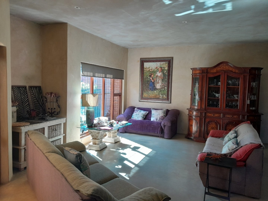 5 Bedroom Property for Sale in Chroompark Limpopo