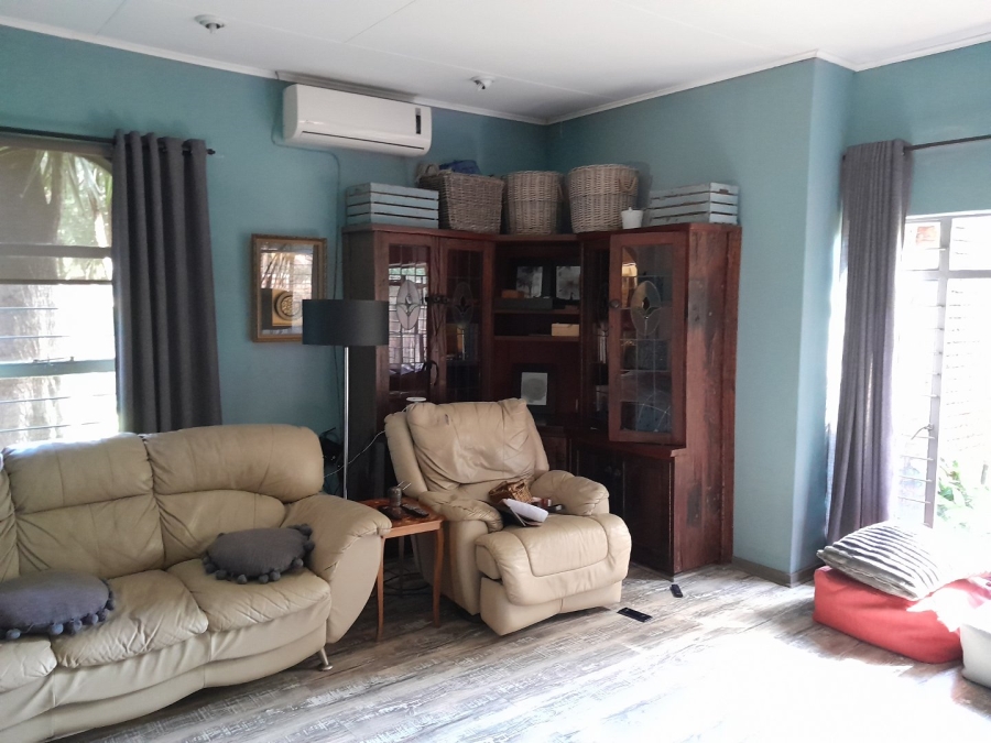 5 Bedroom Property for Sale in Chroompark Limpopo