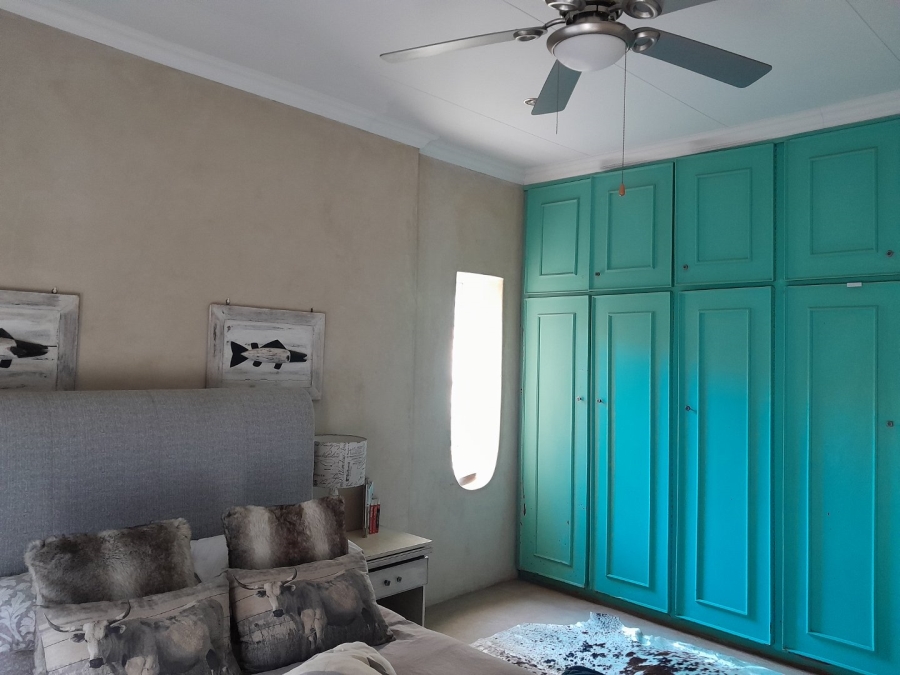 5 Bedroom Property for Sale in Chroompark Limpopo