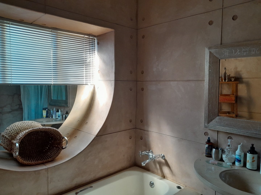 5 Bedroom Property for Sale in Chroompark Limpopo