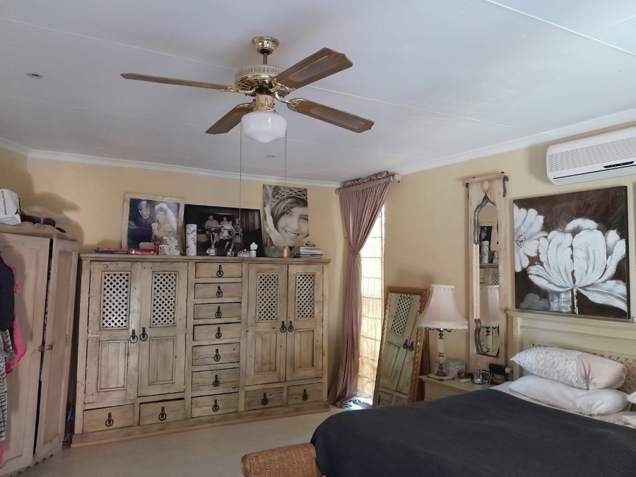 5 Bedroom Property for Sale in Chroompark Limpopo