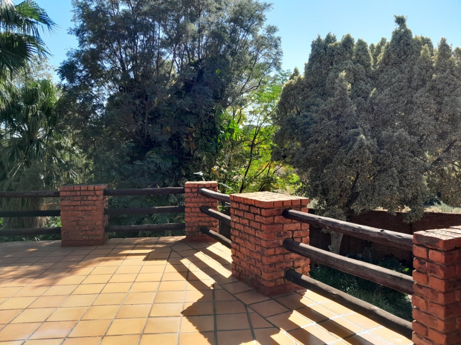 5 Bedroom Property for Sale in Chroompark Limpopo