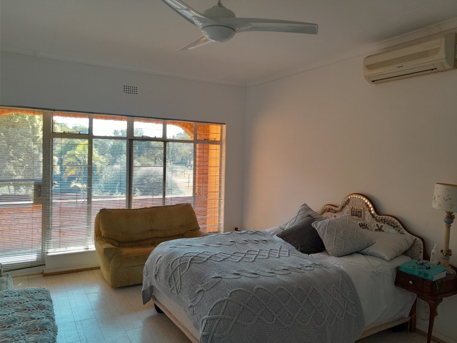 5 Bedroom Property for Sale in Chroompark Limpopo