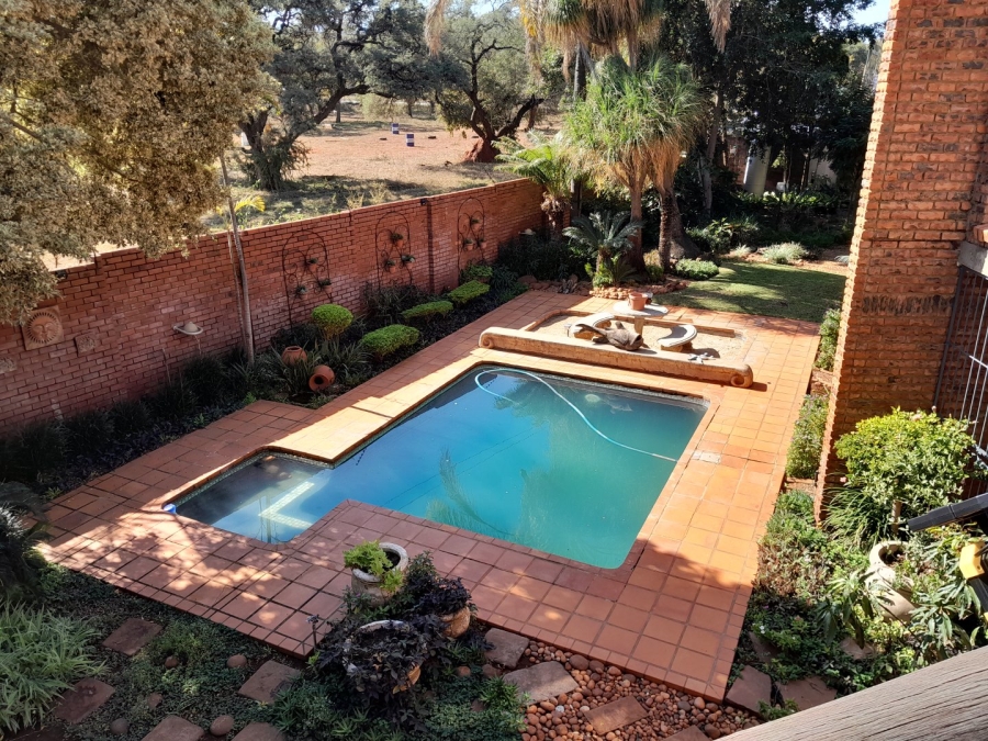 5 Bedroom Property for Sale in Chroompark Limpopo